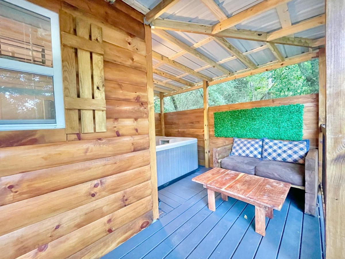 New Tiny Cabin Hot Tub Firepit Fenced Yard Sevierville Exterior foto