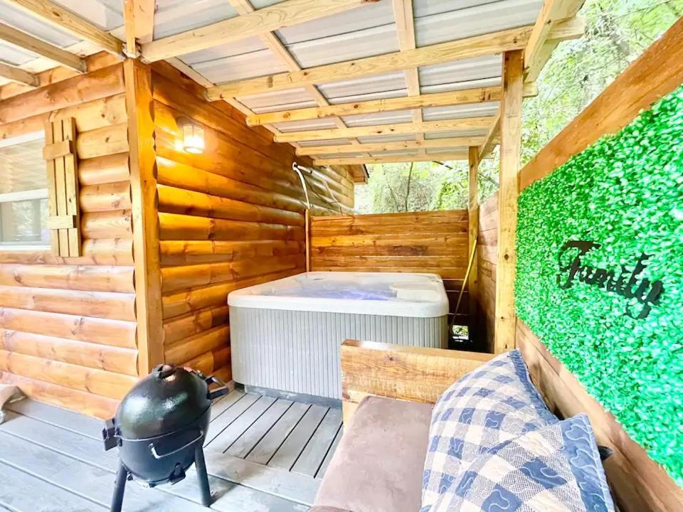 New Tiny Cabin Hot Tub Firepit Fenced Yard Sevierville Exterior foto